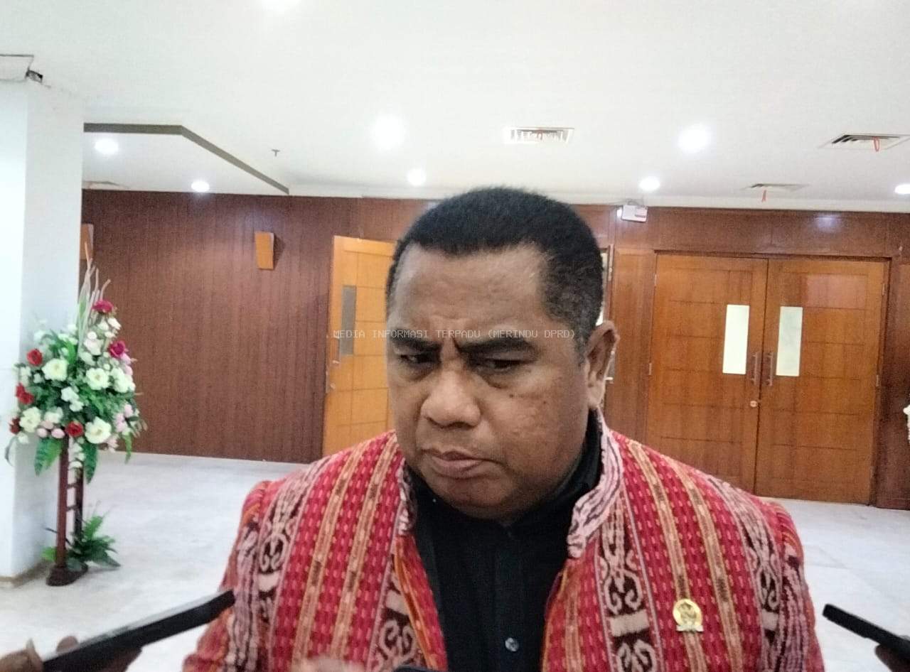 Watubun Desak Pemerintah Segera Selesaikan Konflik di Malteng