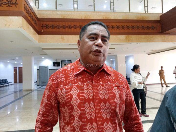 Ketua DPRD Maluku Minta Masyarakat Hemat BBM